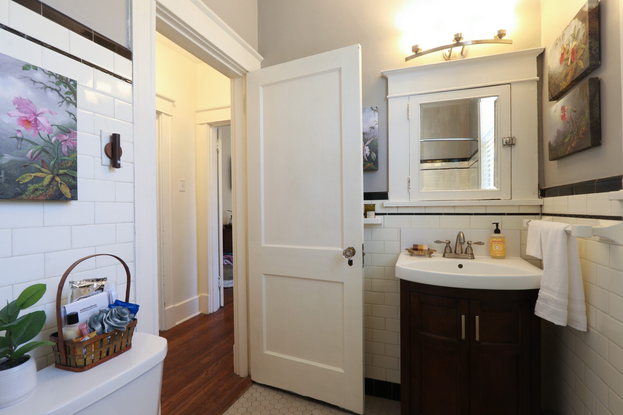 Bathroom vanity